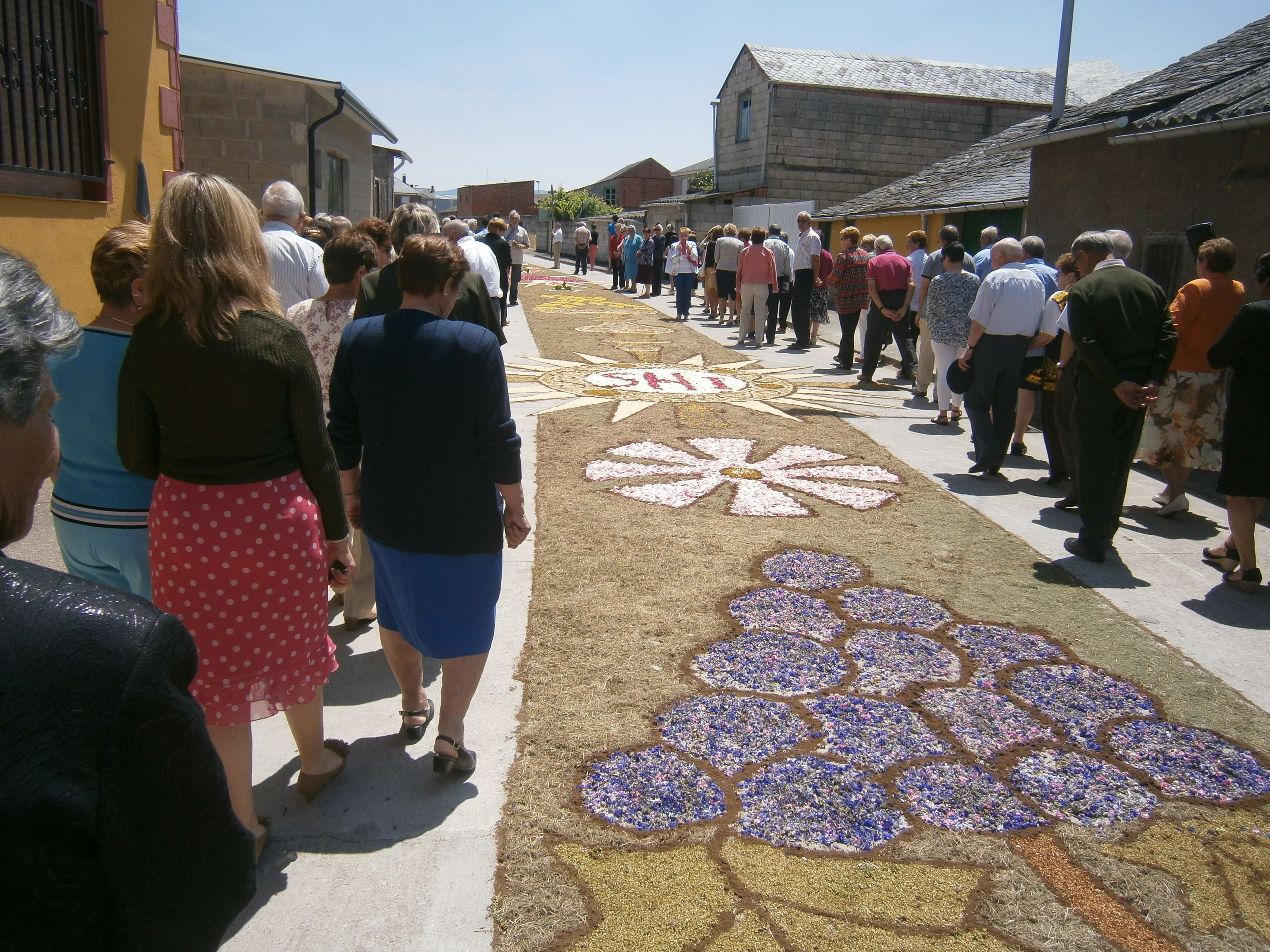 Las alfombras florales que llenaban las calles de color