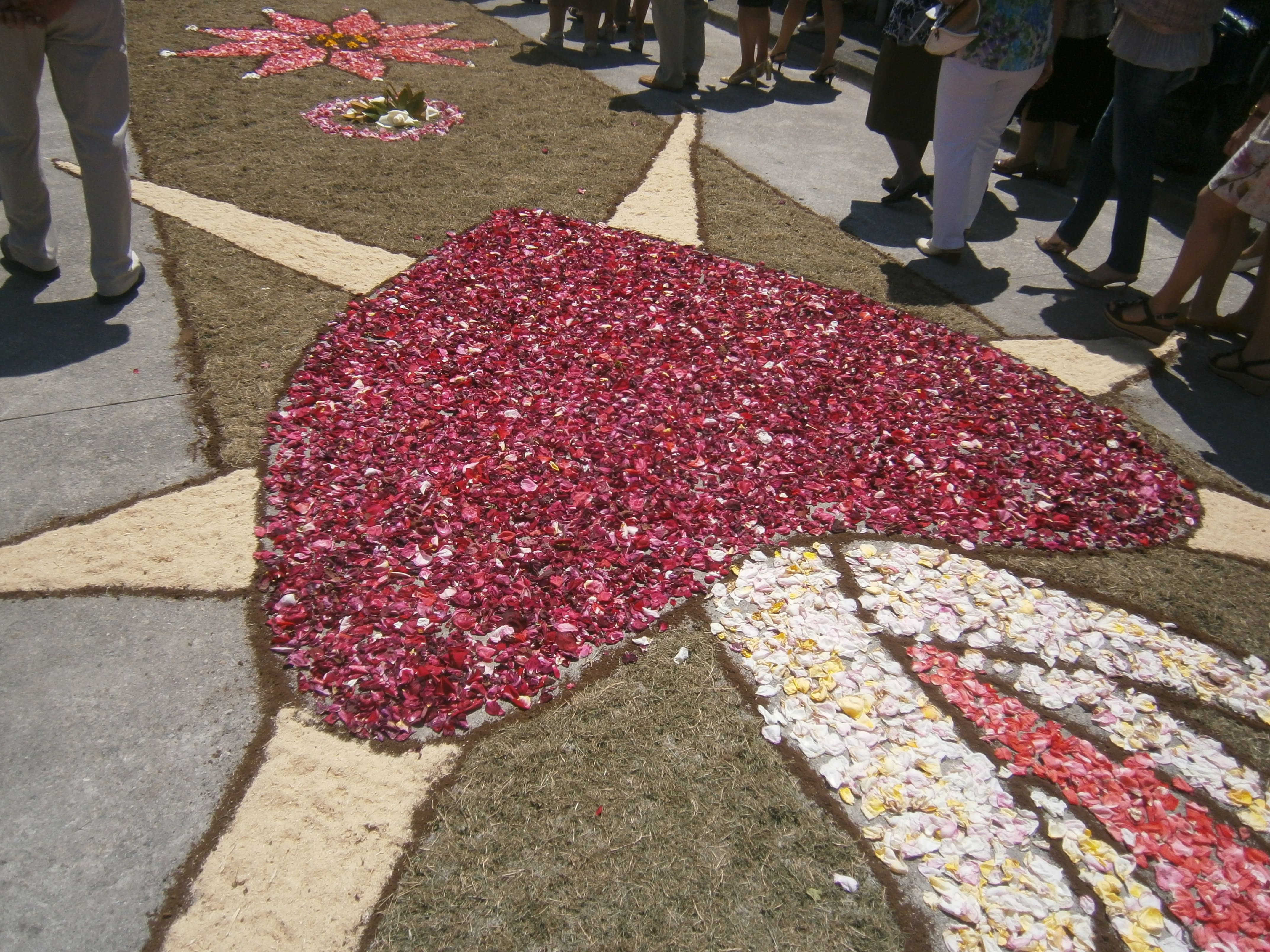 Las alfombras florales que llenaban las calles de color
