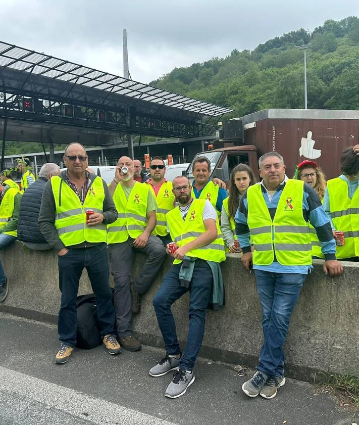 Imagen secundaria 2 - Los representantes del sector llevaron la voz del Bierzo y León a las movilizaciones de Irún.