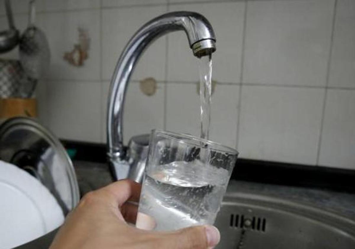 Villanueva de Valdueza lleva una semana con restricciones de agua por una fuga