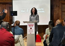 La alcaldesa de Páramo del Sil, Alicia García, en un acto del PSOE.