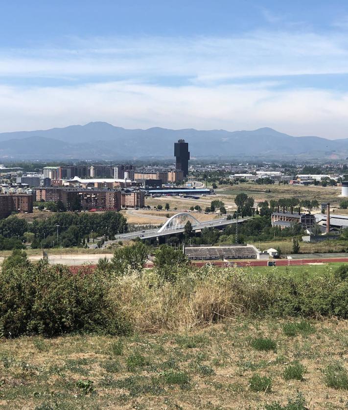 Imagen secundaria 2 - El banco del amor ofrece unas inmejorables vistas a la ciudad de Ponferrada.