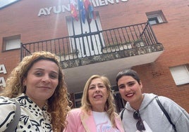 Raquel González (1D), junto a Laura Muñoz y Ana Pilar Rodríguez, del CDR Afa Bierzo.