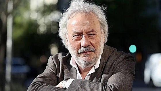 Julio Llamazares, padrino del tercer cumpleaños de la biblioteca de Villamartín del Sil