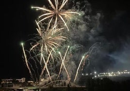 Espectáculo de fuegos artificiales de Pibierzo en las fiestas de la Encina 2023.