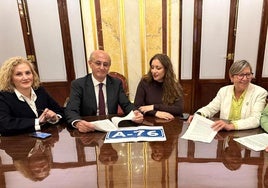 Los diputados del PP de León y Ourense, durante la reunión celebrada en el Congreso.