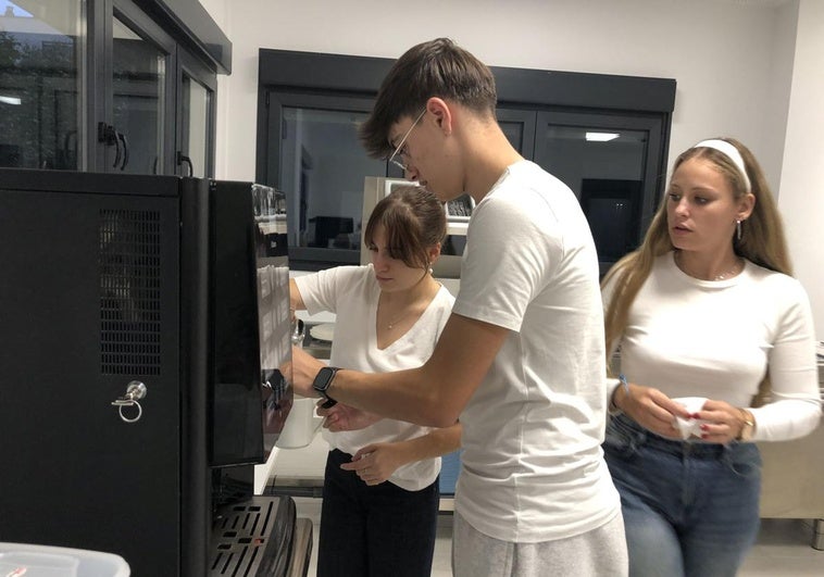 Los universitarios que estrenan La Tebaida