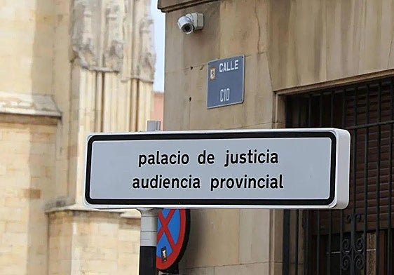 Imagen de la señalización de la Audiencia Provincial de León.