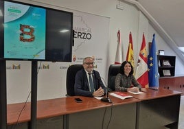 El presidente del Consejo del Bierzo y la consejera comarcal de Formación y Empleo durante su comparecencia.