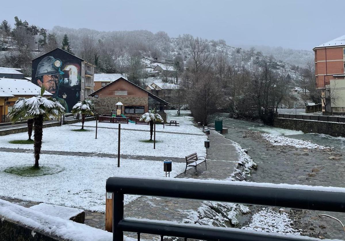 Imagen del pueblo de la comarca del Bierzo que será el primero en dar la bienvenida al Año Nuevo.