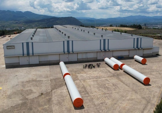 Planta de fabricación de torres eólicas de Emobi en el polígono industrial de La Llanada en Ponferrada.