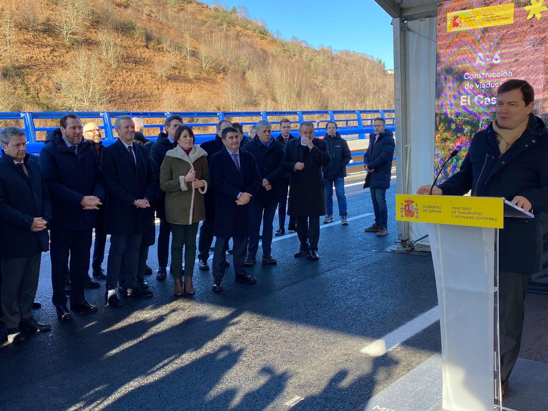 Reapertura del nuevo viaducto de 'El Castro' de la A-6 sentido A Coruña y del segundo carril de la calzada en sentido Madrid.