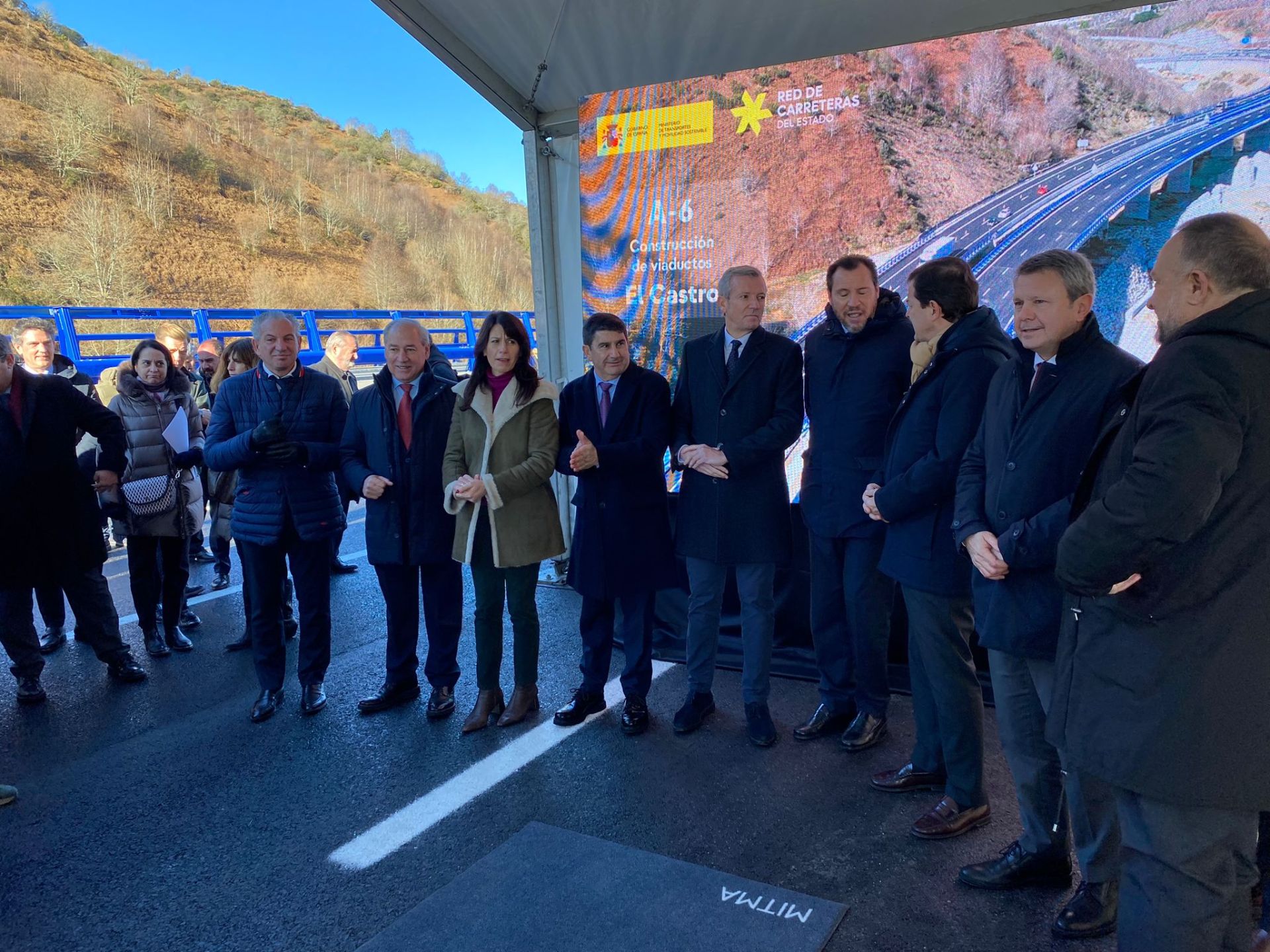 Reapertura del nuevo viaducto de 'El Castro' de la A-6 sentido A Coruña y del segundo carril de la calzada en sentido Madrid.