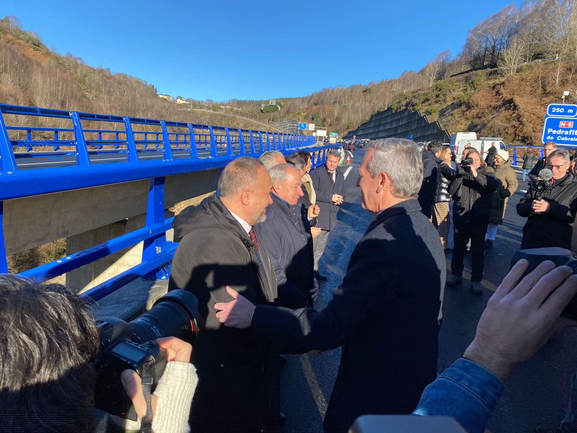 Reapertura del nuevo viaducto de 'El Castro' de la A-6 sentido A Coruña y del segundo carril de la calzada en sentido Madrid.