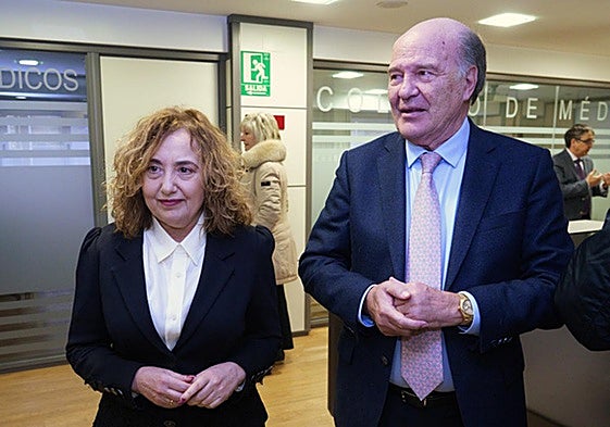 El presidente del Colegio de Médicos de Castilla y León junto a la vicerrectora del Campus del Bierzo, durante la jornada.