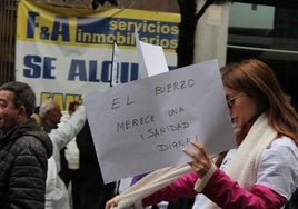 Manifestación convocada por OncoBierzo en Ponferrada el 1 de diciembre de 2024 en defensa de la sanida pública.