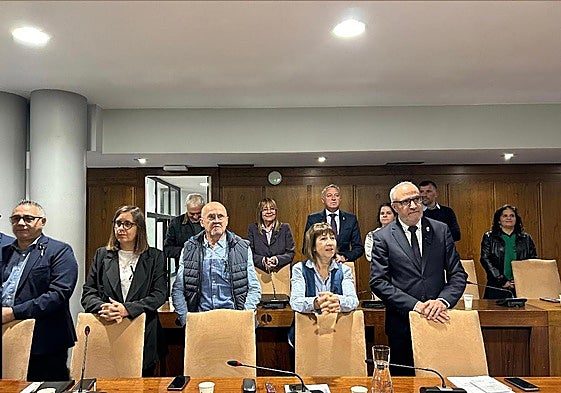 Imagen de los concejales del PSOE de Ponferrada en el salón de plenos del Ayuntamiento.