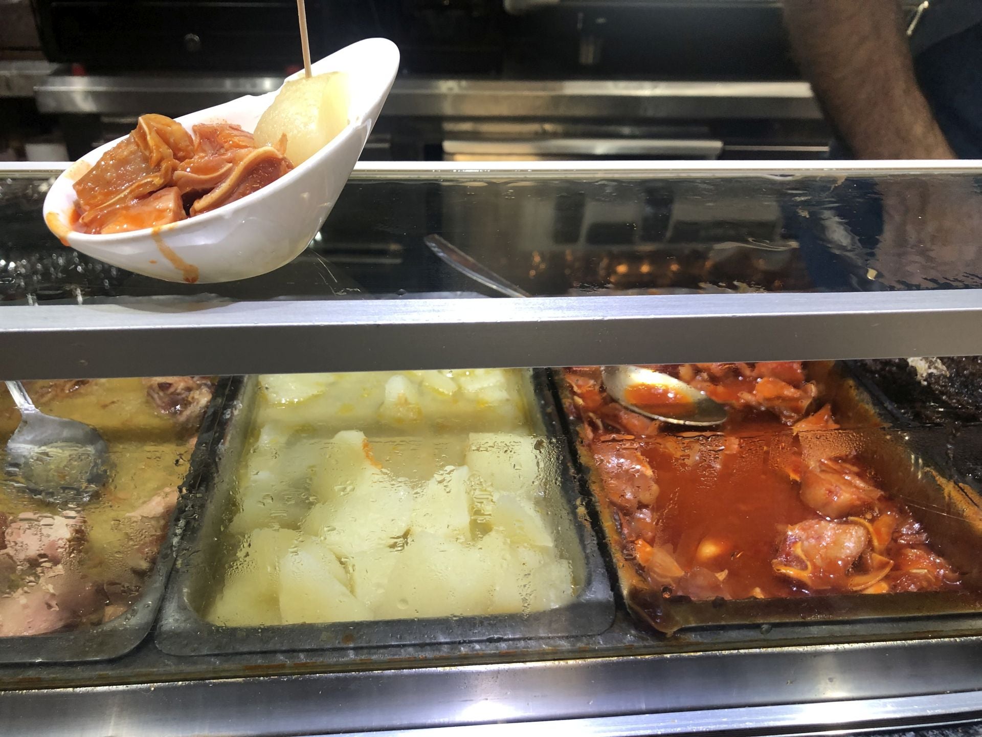 Las tapas y raciones caseras son uno de los clásicos del emblemático establecimiento de hostelería de Ponferrada.