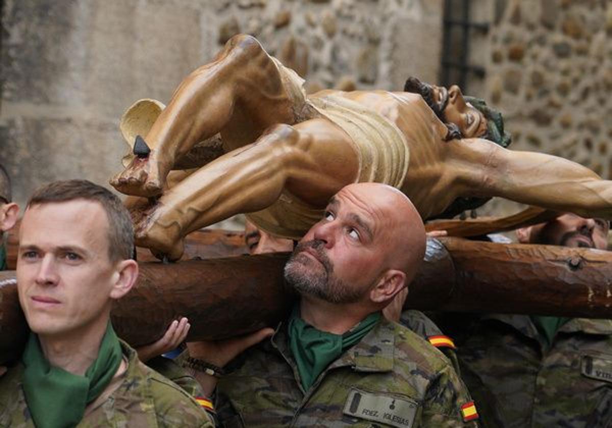 Las mejores imágenes del Traslado al Castillo y Entronización del Cristo de la Esperanza