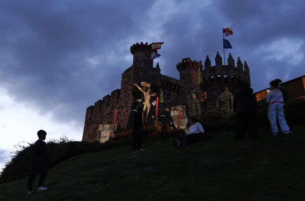 Traslado al Castillo y Entronización del Cristo de la Esperanza.
