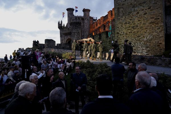 Traslado al Castillo y Entronización del Cristo de la Esperanza.