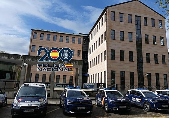 Vehículos de la Policía Nacional de Ponferrada.