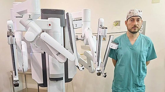 El Hospital del Bierzo realiza su primera operación de cáncer con el robot Da Vinci
