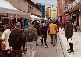 Mercado de los miércoles y sábados en Ponferrada.