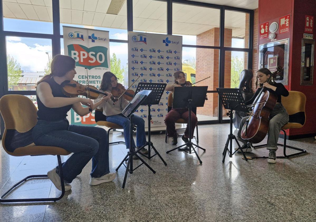 Imagen del concierto de la Orquesta Sinfónica de Castilla y León Joven en el Hospital del Bierzo.