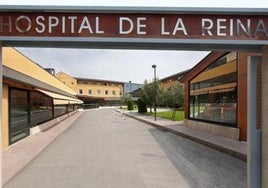 Imagen de la entrada principal del Hospital de la Reina.