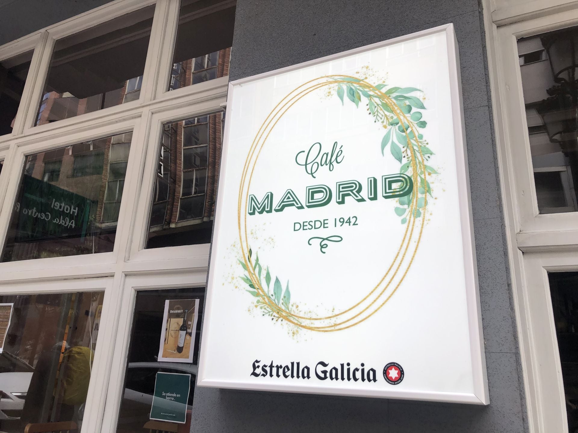 El Café Madrid, cuyo nombre rinde homenaje al mítico Hotel Madrid.