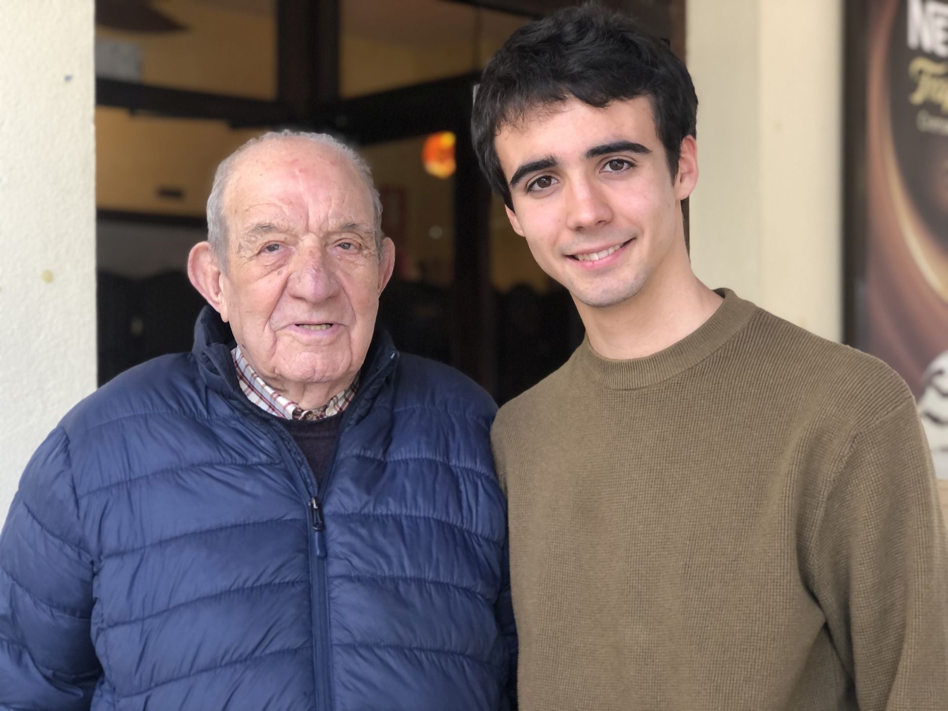 El socio más antiguo de la SD Ponferradina junto a uno de los más jóvenes, Markel Jáñez.