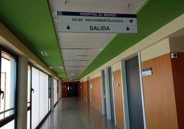Imagen de uno de los pasillos de la unidad de Oncohematología del Hospital del Bierzo.