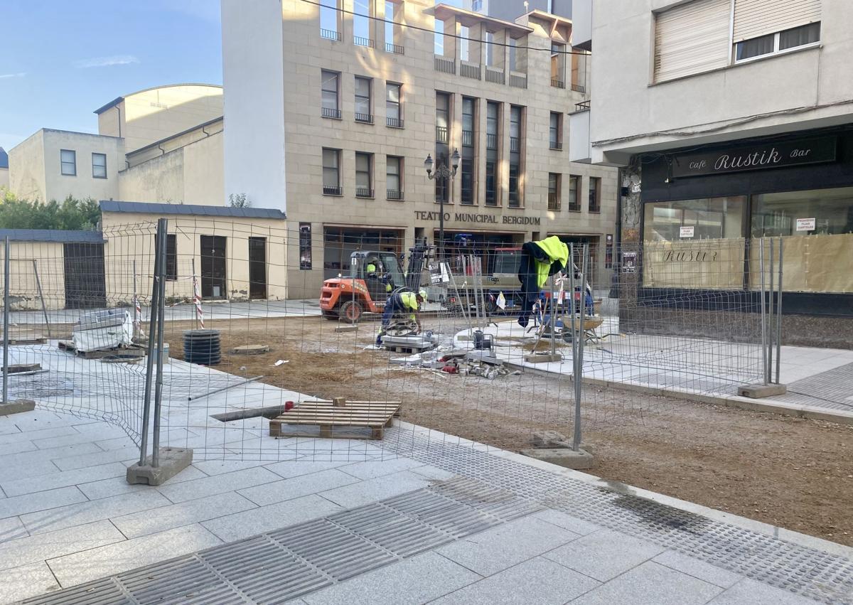 Imagen secundaria 1 - Las obras de la calle Ancha avanzan a buen ritmo pero sin fecha concreta de finalización