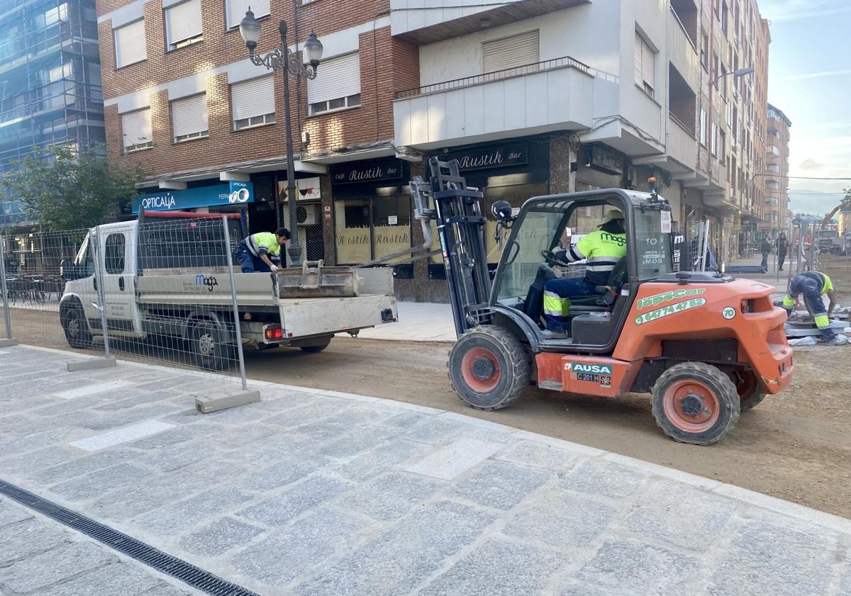 Imagen principal - Las obras de la calle Ancha avanzan a buen ritmo pero sin fecha concreta de finalización