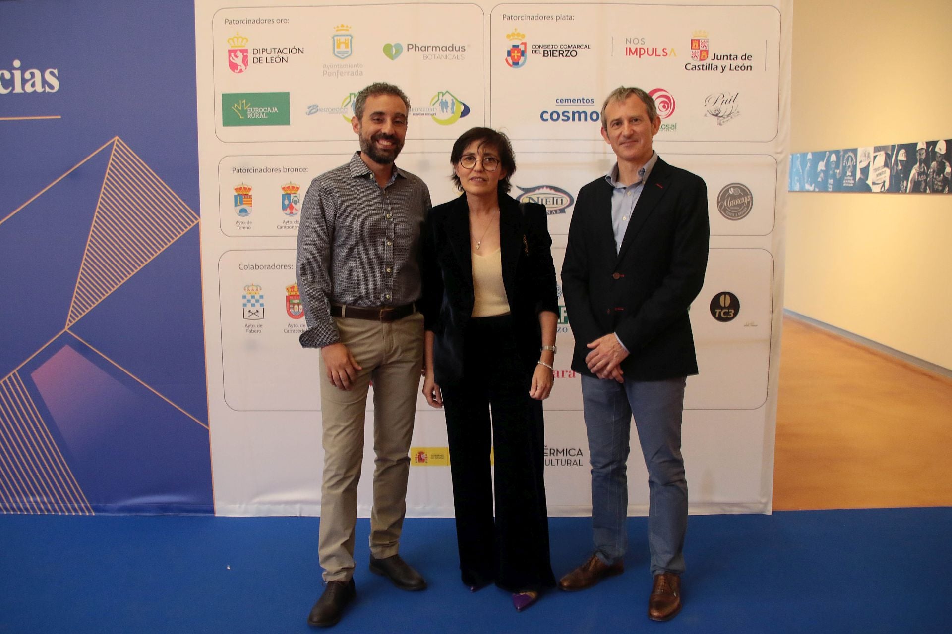 Daniel Silván y Nieves Sánchez (vocales del Colegio de Farmacéuticos de León) y Pablo Freire (vicepresidente del Colegio de Farmacéuticos de León).
