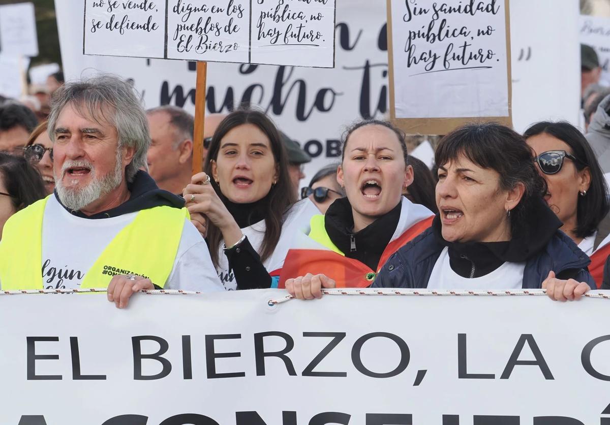 Concentración y manifestación por las calles de Valladolid hasta la consejería de Sanidad convocada por OncoBierzo, en una imagen de archivo.