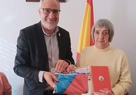 Olegario Ramón, presidente del Consejo Comarcal del Bierzo y María Luisa González Santín, exalcaldesa de Vega de Valcarce.