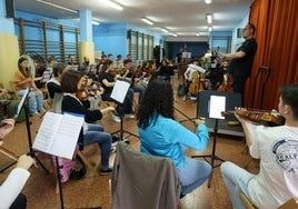 Ensayo de la Orquesta Sinfónica de Ponferrada dirigida por Manuel Alejandre