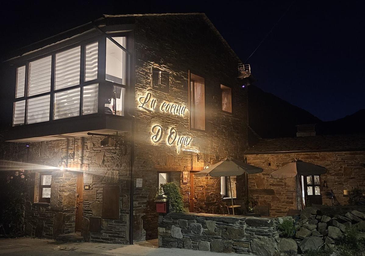 Imagen principal - Nathalie Orgaz, una asturiana que lo dejó todo para abrir el único restaurante de Burbia