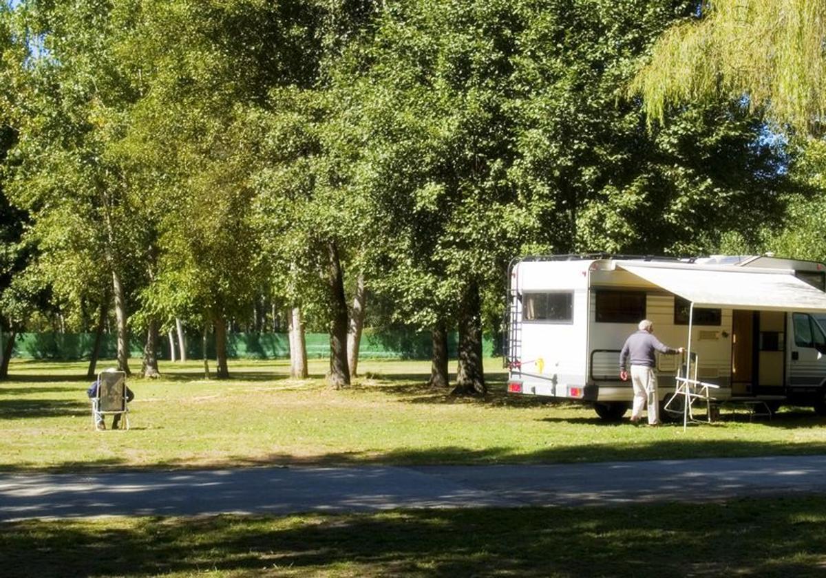 Imagen del camping El Bierzo, en Villamartín de la Abadía.