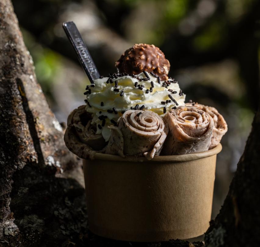 Imagen principal - Crepe & Roll, helados y hamburguesas, sabores únicos en la provincia