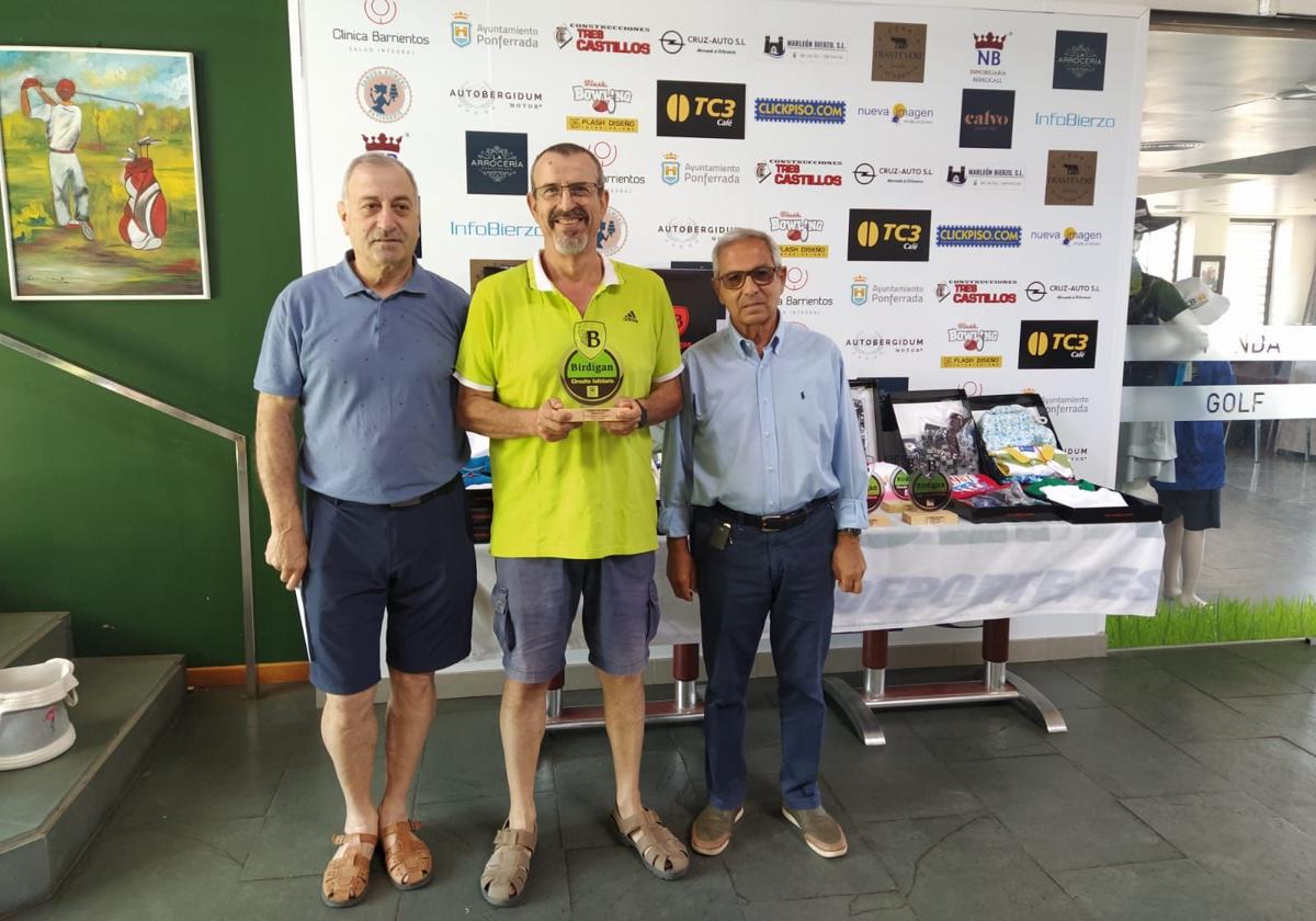 Imagen principal - Imagen de la entrega de premios del Circuito Solidario Birdigan FECLEM