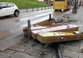 Imagen de las consecuencias del accidente de esta semana en la avenida del Castillo en Ponferrada.