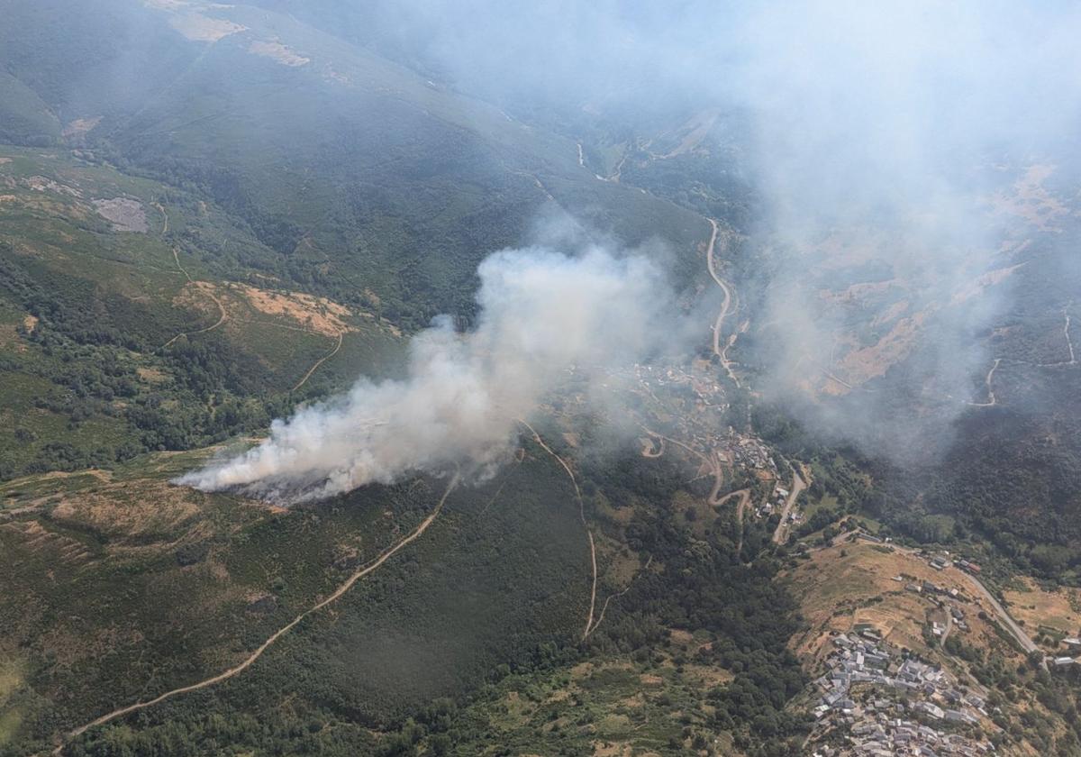 Imagen del incendio en Silván.