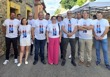 Los presidente del Consejo Comarcal y de la Diputación de León, Olegario Ramón y Gerardo Álvarez Courel, y la alcaldesa de Castropodame, Josefa Álvarez, visitan la Feria «Apostando por el Bierzo. Naturalmente» en Castropodame.