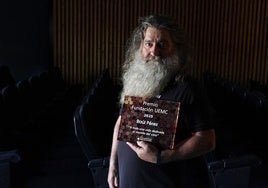 Raúl Pérez, tras recibir el galardón.