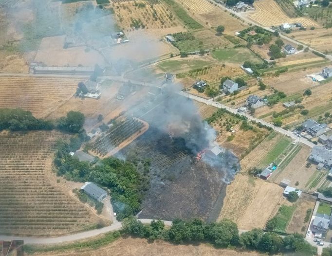 Imagen del incendio en Cacabelos.