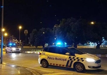 Imagen de dos patrullas de la Policía Municipal de Ponferrada.