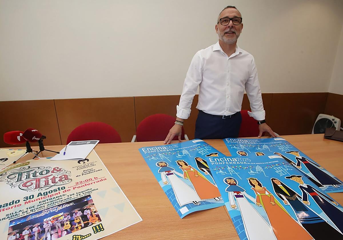 El concejal de fiestas del Ayuntamiento de Ponferrada, carlos Cortina, durante la presentación de las Fiestas de la Encina.